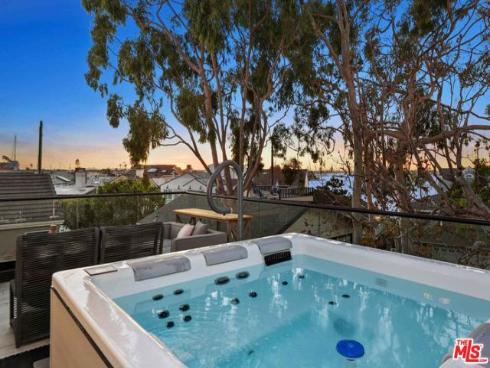 121  Emerald  1  Avenue, Newport Beach, CA