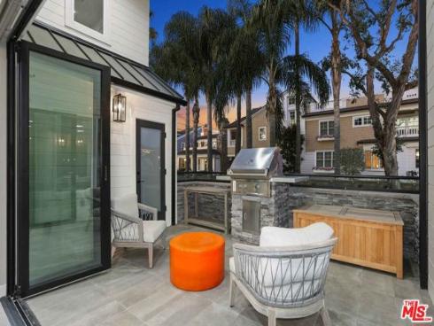 121  Emerald  1  Avenue, Newport Beach, CA