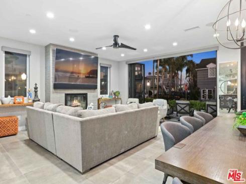 121  Emerald  1  Avenue, Newport Beach, CA