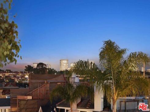 121  Emerald  1  Avenue, Newport Beach, CA