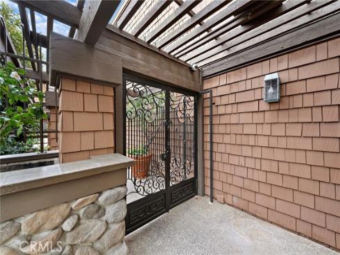 2 Canyon Island , Newport Beach, CA