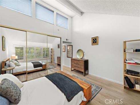 2 Canyon Island , Newport Beach, CA