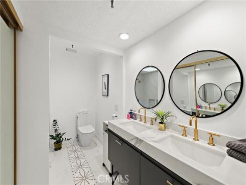 2 Canyon Island , Newport Beach, CA