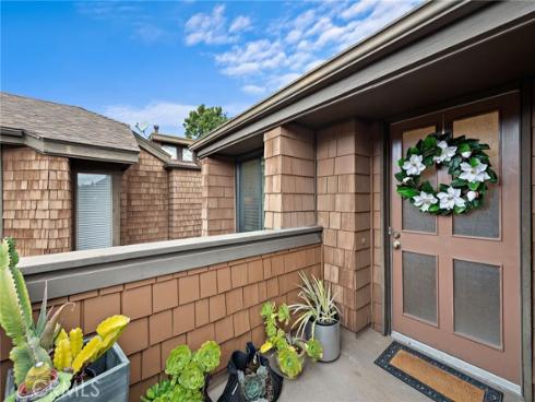 2 Canyon Island , Newport Beach, CA