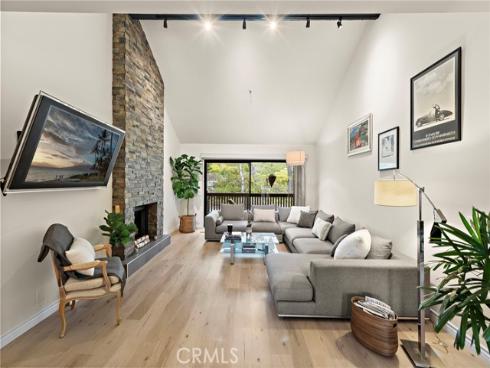 2 Canyon Island , Newport Beach, CA