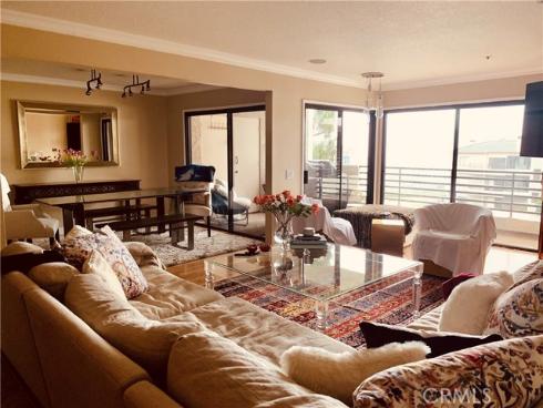 220  Nice  208  Lane, Newport Beach, CA