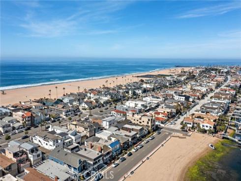 925 West Bay Avenue , Newport Beach, CA