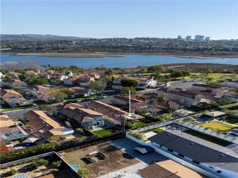 85 Pelican Court, Newport Beach, CA