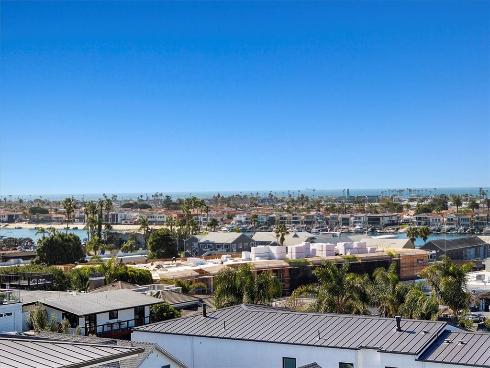 230  Ocean View Avenue  , Newport Beach, CA