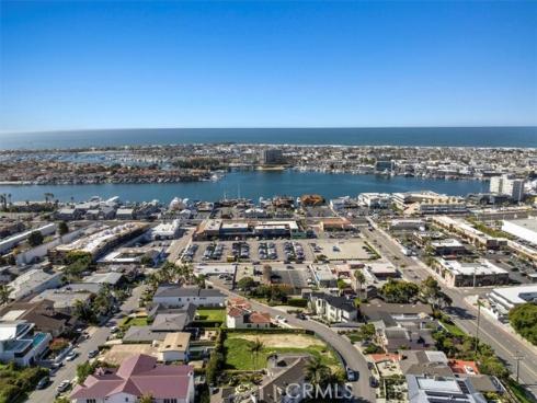 230  Ocean View Avenue  , Newport Beach, CA