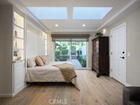 5  Vienna  , Newport Beach, CA