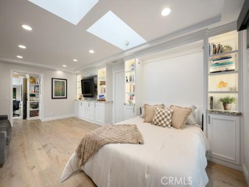 5  Vienna  , Newport Beach, CA