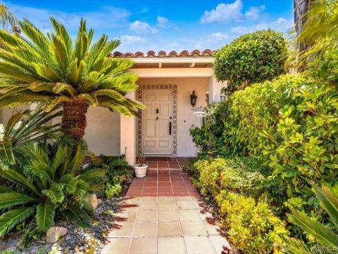 2117 Vista Entrada , Newport Beach, CA