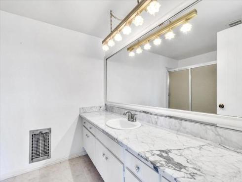 2117 Vista Entrada , Newport Beach, CA