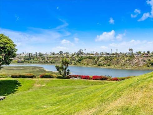 2117 Vista Entrada , Newport Beach, CA