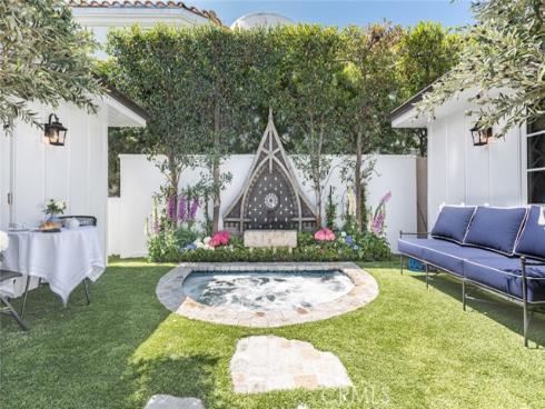 105  Via Waziers  , Newport Beach, CA