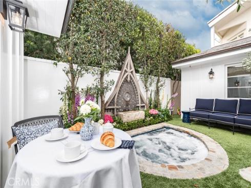 105  Via Waziers  , Newport Beach, CA