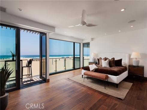 7104 W Oceanfront  , Newport Beach, CA