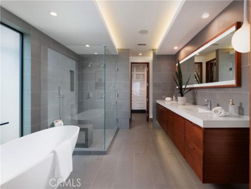 7104 W Oceanfront  , Newport Beach, CA