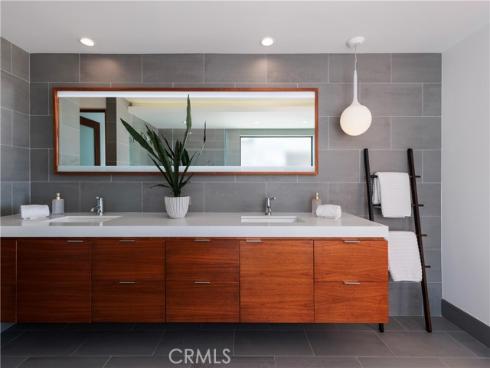 7104 W Oceanfront  , Newport Beach, CA