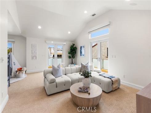 1554 E Oceanfront  , Newport Beach, CA