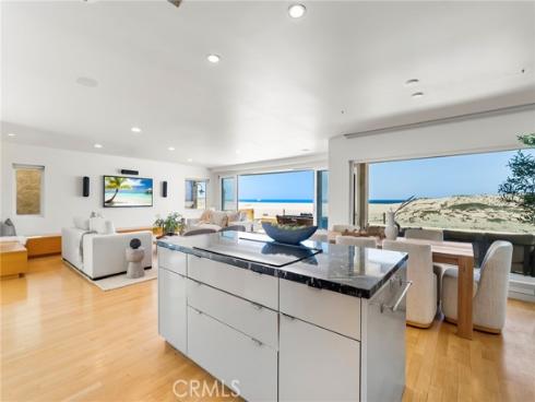 1554 E Oceanfront  , Newport Beach, CA