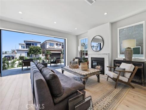 825 W Bay A Avenue, Newport Beach, CA