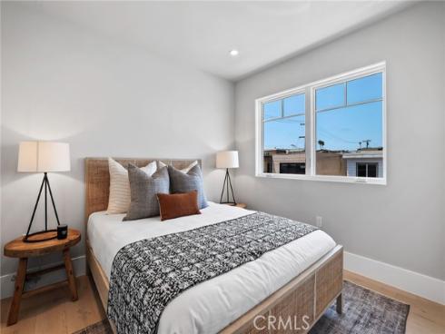 825 W Bay A Avenue, Newport Beach, CA