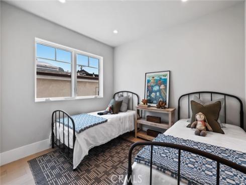 825 W Bay A Avenue, Newport Beach, CA