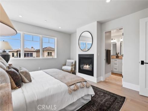 825 W Bay A Avenue, Newport Beach, CA