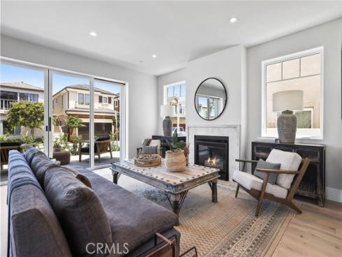 825 W Bay A Avenue, Newport Beach, CA