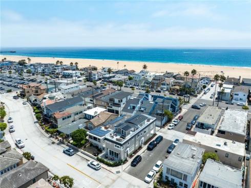 825 W Bay A Avenue, Newport Beach, CA