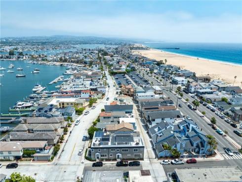 825 W Bay A Avenue, Newport Beach, CA