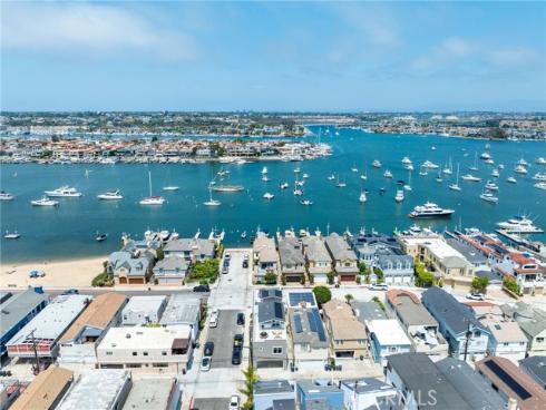 825 W Bay A Avenue, Newport Beach, CA