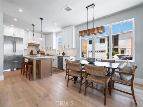 825 W Bay A Avenue, Newport Beach, CA