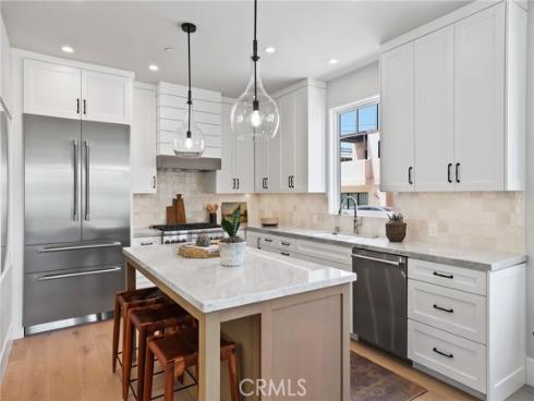 825 W Bay A Avenue, Newport Beach, CA