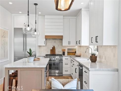 825 W Bay A Avenue, Newport Beach, CA