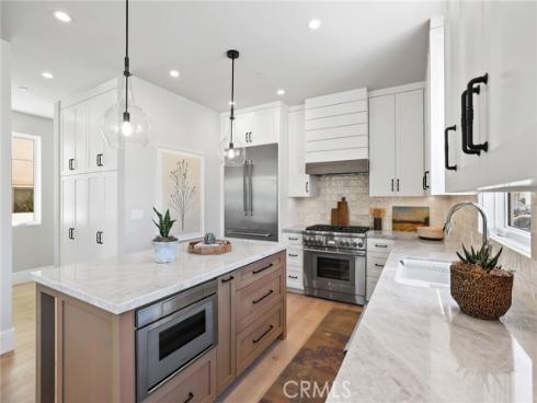 825 W Bay A Avenue, Newport Beach, CA