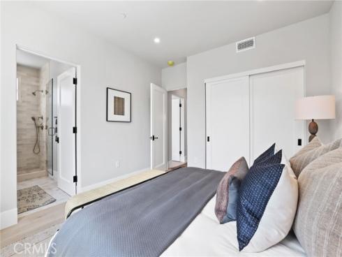 825 W Bay  B  Avenue, Newport Beach, CA