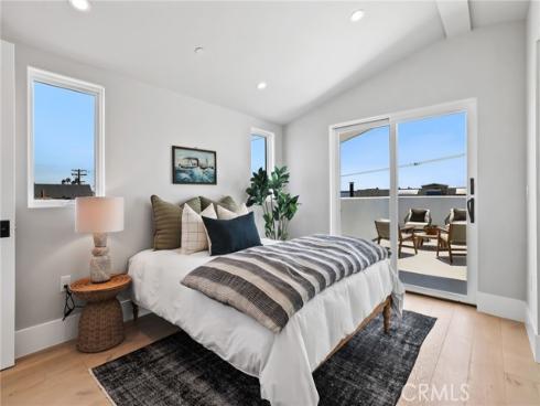 825 W Bay  B  Avenue, Newport Beach, CA