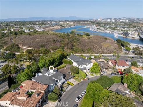 212  Kings Place  , Newport Beach, CA