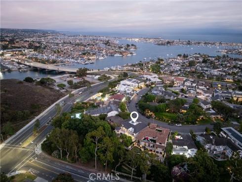 212  Kings Place  , Newport Beach, CA