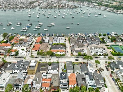 1730  Plaza Del Norte  , Newport Beach, CA