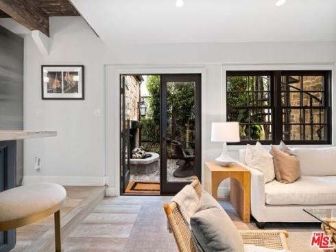 305  Grand Canal  , Newport Beach, CA