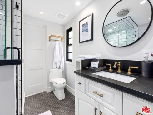 305  Grand Canal  , Newport Beach, CA