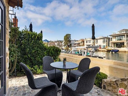 305  Grand Canal  , Newport Beach, CA