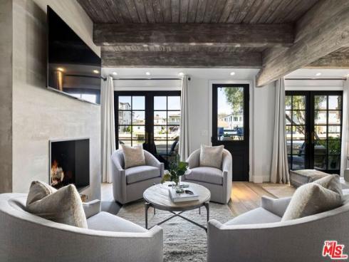 305  Grand Canal  , Newport Beach, CA