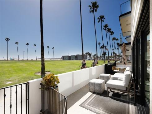 916 E Oceanfront  , Newport Beach, CA