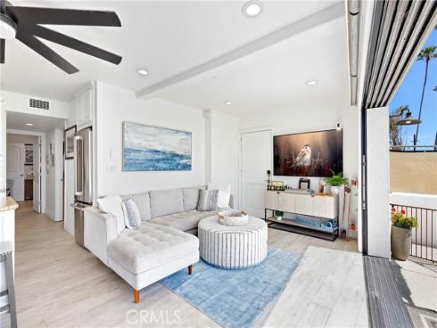 916 E Oceanfront  , Newport Beach, CA