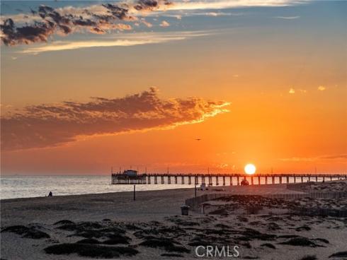 1516 E Oceanfront  , Newport Beach, CA